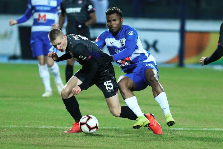 Ante Palaversa (Hajduk) i Ezekiel Henty (Osijek)/D. JAVOROVIĆ/PIXSEL