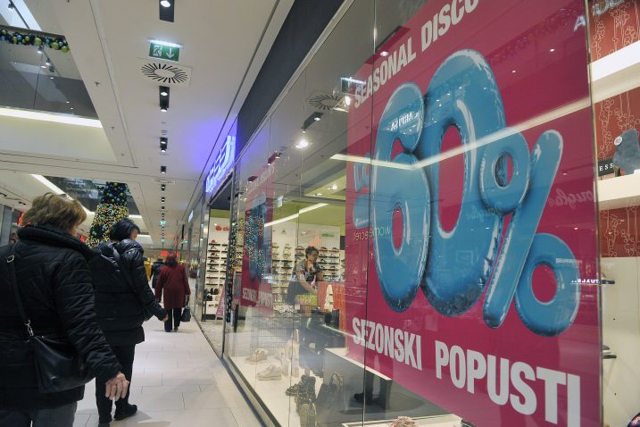 Stope sniženja su šarolike, a dio asortimana često ni nije snižen / Snimio Roni BRMALJ