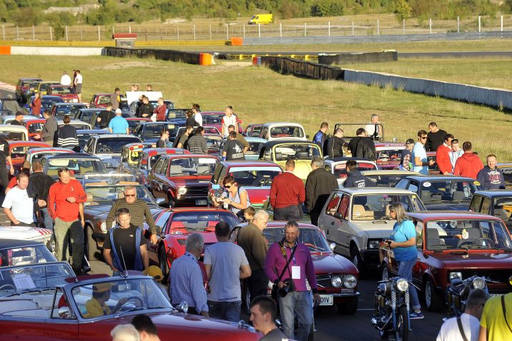 Uoči sjednice održana je izložba povijesnih automobila/R. BRMALJ