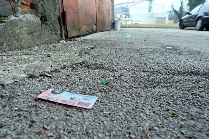Dokopa li se zlikovac čak i precvikane osobne iskaznice, građanin se može naći u velikim problemima zbog krađe identiteta / Foto Sanjin STRUKIĆ/PIXSELL