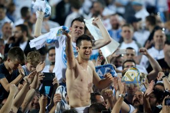 Franko Andrijašević na ramenima navijača Rijeke nakon osvajanja titule/Foto PIXSELL