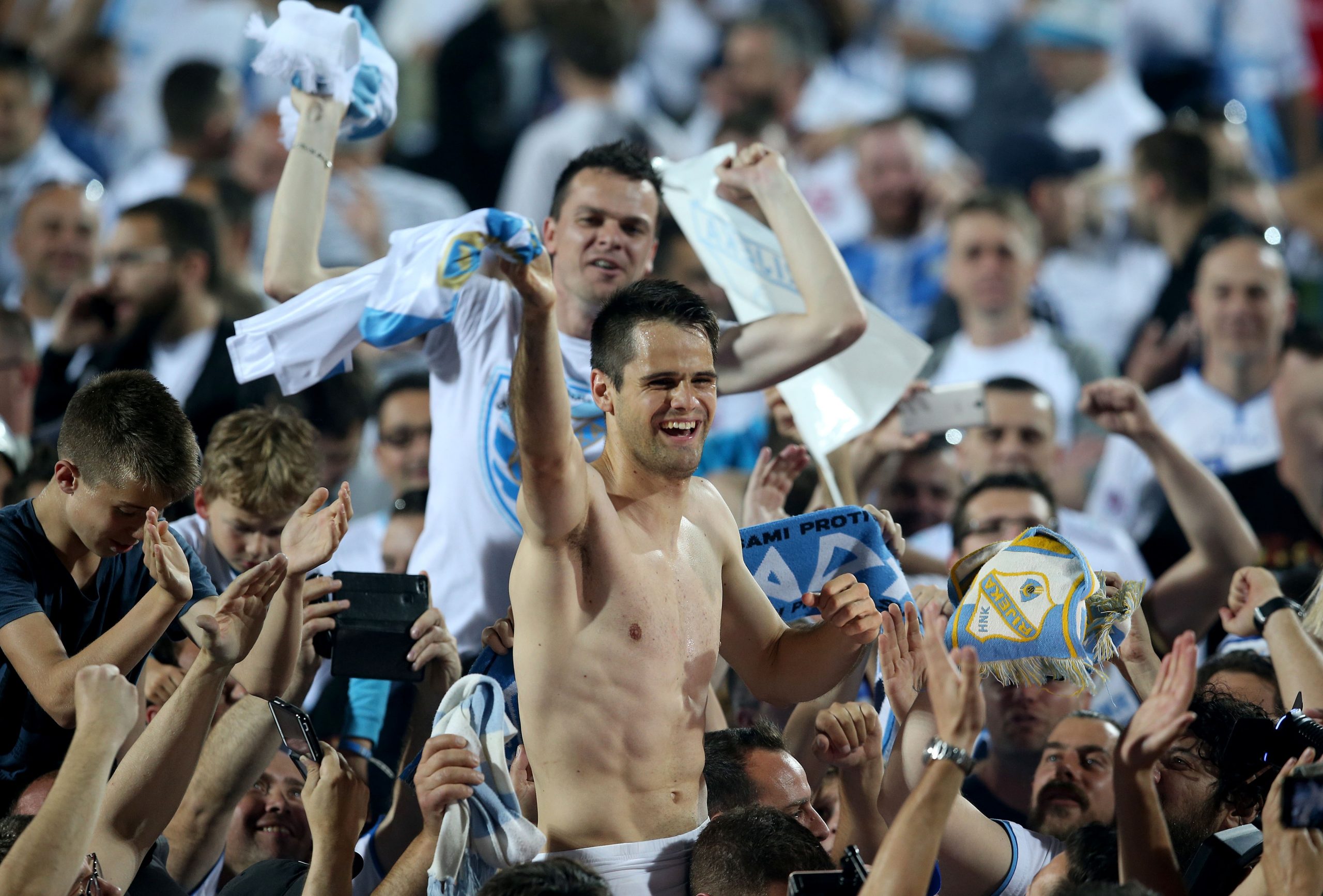Franko Andrijašević na ramenima navijača Rijeke nakon osvajanja titule/Foto PIXSELL