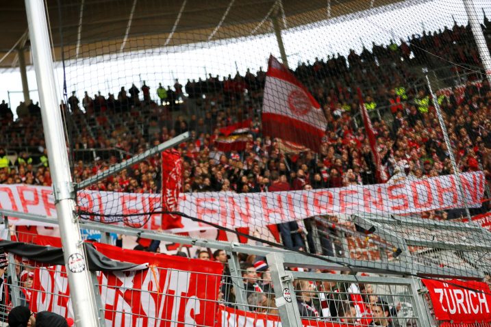 Ovako su navijači Bayerna "častili" vlasnika Hoffenheima/Foto REUTERS