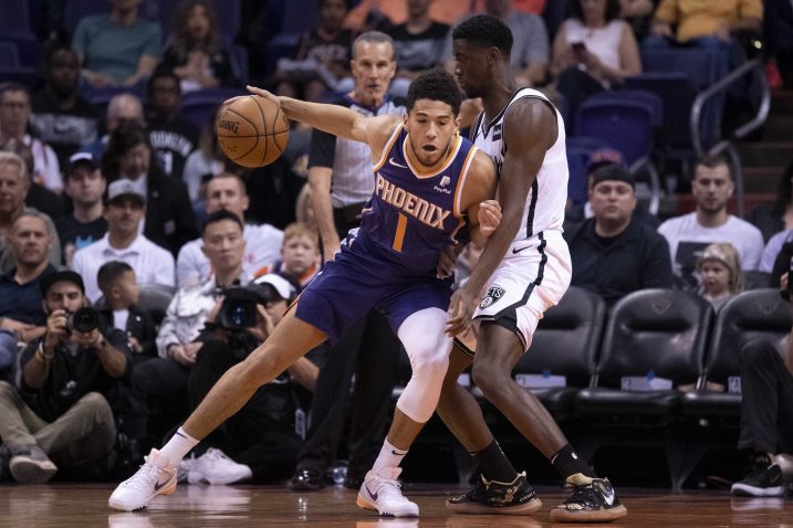 Devin Booker (Phoenix Suns) i Caris LeVert (Brooklyn Netse)/Foto REUTERS