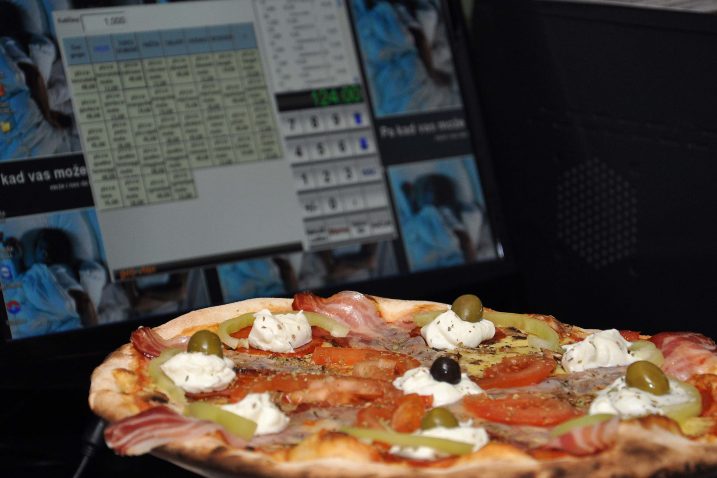 Izađe li gost s komadom pizze u rukama vani, ugostitelj će biti u problemu / NL arhiva