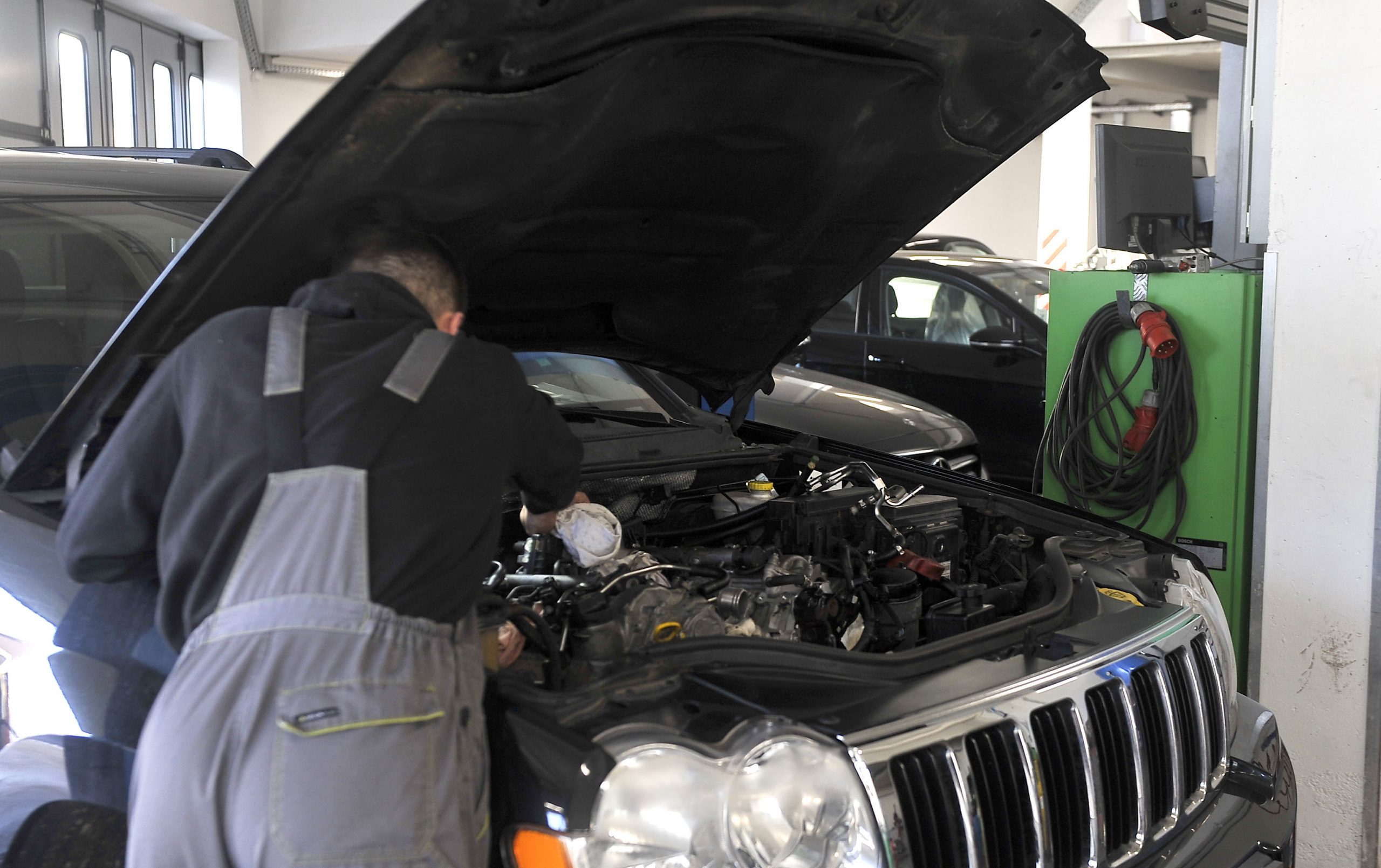 Trgovci Rabljenim Automobilima  . Glavni Zadatak Serije Trgovci Automobilima Je Ohrabriti Entuzijaste I Istinske Zaljubljenike U Automobile, Kako Bi Stekli Što Više Informacija I Znanja Te Se I Sami Upustili U Rješavanje.