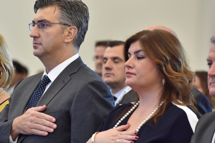 HDZ nema alternativu : Gase se tvornice šećera po Slavoniji Plenkovic-Gabrijela-Zalac-ostaje-ministrica-izvadit-ce-ona-novu-vozacku-717x478