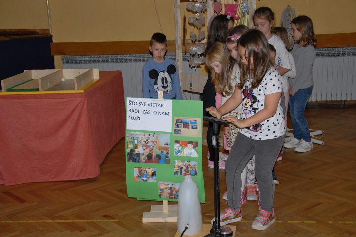 Mališani su kroz igru na festivalu znanosti učili o mnogim stvarima / Snimila Nataša CAR