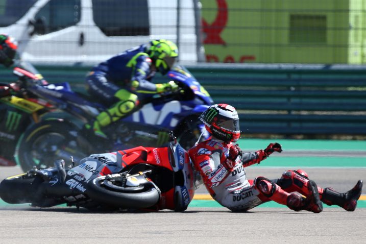 Na nesretnog  Lorenza naletio je i njegov Ducati/Foto REUTERS