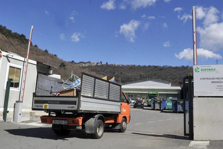 Sortirnica bi se trebala graditi u okviru reciklažnog dvorišta Mihačeva draga / Snimio Roni BRMALJ