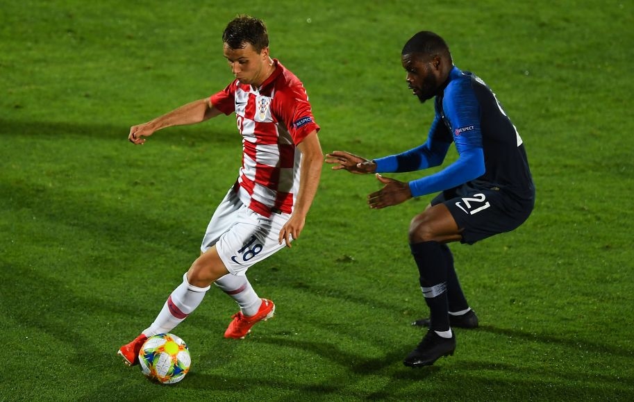 Robert Murić tijekom ogleda s Francuzima/Foto www.uefa.com