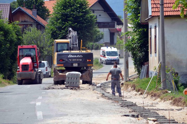 Ulica Muževski u Mrkoplju dobiva novo ruho / Snimio Marinko KRMPOTIĆ