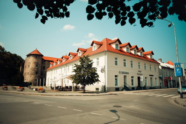 Sredinom 1980-ih hotel je zatvoren, da bi ga poduzetni Ogulinci ponovo otvorili prije 16 godina / Foto Hotel Frankopan