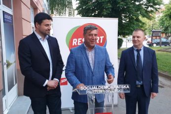 Davor Bernardić i SDP-ovci predstavili su se u Otočcu / Foto: M. SMOLČIĆ