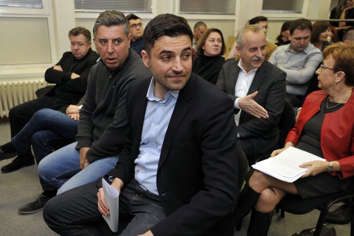 Odlascima Vrdoljaka i Vučka Glavni odbor SDP-a, najviše tijelo stranke između dvije Konvencije, koje jedino i može “rušiti” predsjednika stranke, tako je sa 103 člana danas, nakon svih odlazaka, spalo na svega 96 članova / Snimio Davor KOVAČEVIĆ