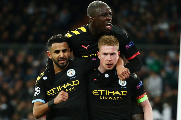 Kevin De Bruyne slavi pogodak u društvu Riyjada Mahreza i Benjamina Mendyja/Foto REUTERS