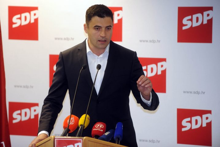 Davor Bernardić uzvraća udarac / Snimio Davor KOVAČEVIĆ