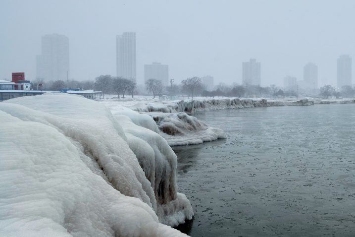 Zaleđena obala jezera Michigan u Chicagu / Foto Reuters