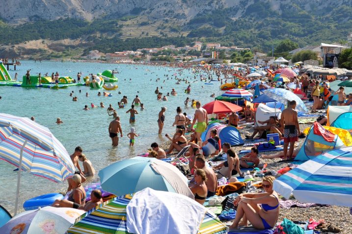 Kolovoški krkljanac na bašćanskoj Veloj plaži pokazao da su »pumpanja« priča o lošoj sezoni bila pucanj u prazno / Snimio Mladen TRINAJSTIĆ