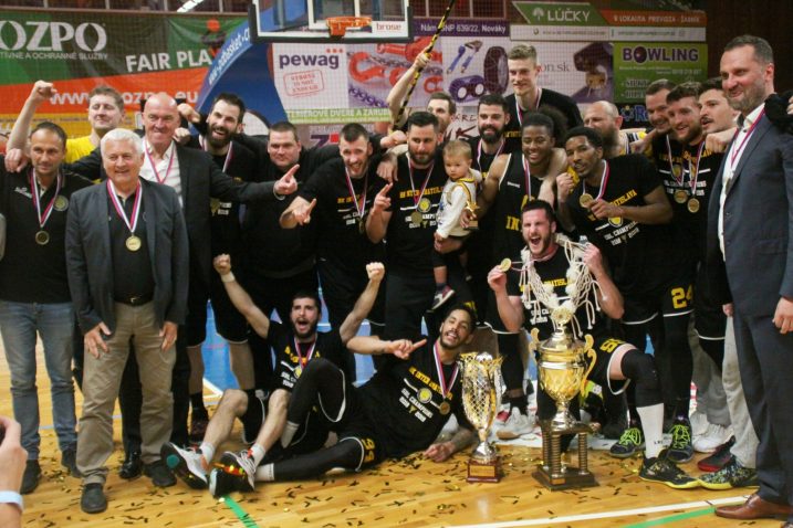 Košarkaši Intera s novim trofejom