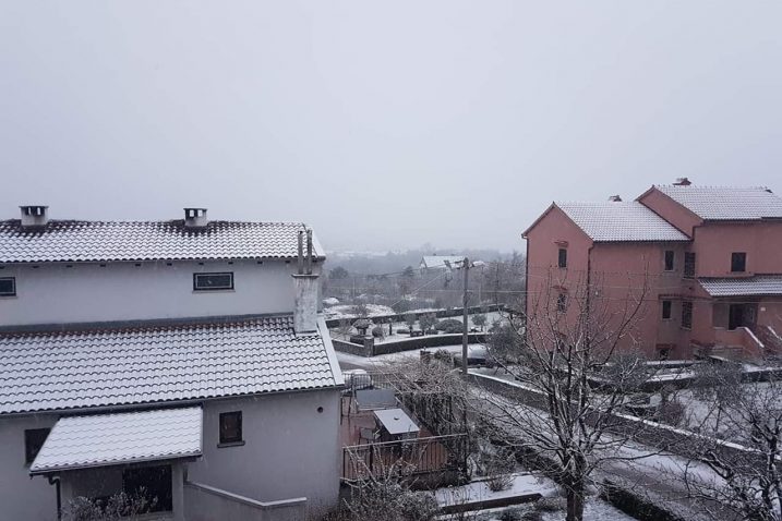 Snijeg u Marčeljima / Foto Facebook Nenad Sucurovic