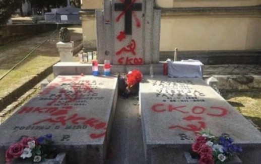 Pavelićev grob u Madridu nedavno je išaran crvenom bojom, srpom i čekićem / Foto Facebook
