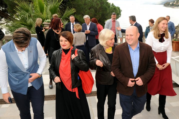 Predstavnici turističkih zajednica uoči sastanka/ Snimio Marko GRACIN