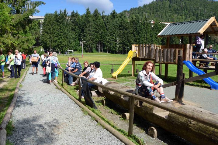 Ugodno i opuštajuće okruženje Park šume Golubinjak jučer je privuklo brojne umirovljenike / Snimio Marinko KRMPOTIĆ