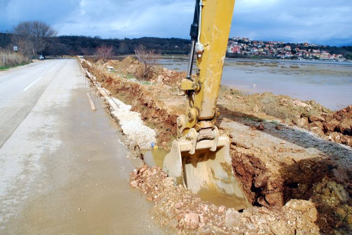 Gradnja sustava zbrinjavanja otpadnih voda na otoku Krku / Snimio Mladen TRINAJSTIĆ