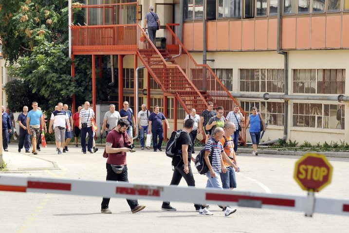 Obavljaju se manji poslovi koje je moguće izvesti u nedostatku materijala / Snimio Roni Brmalj