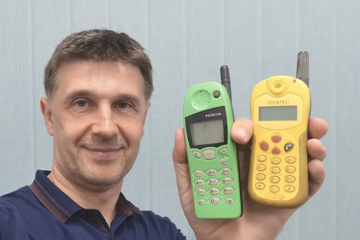 Nokia 5110 i Alcatel One Touch Easy u rukama Krunoslava Ćosića