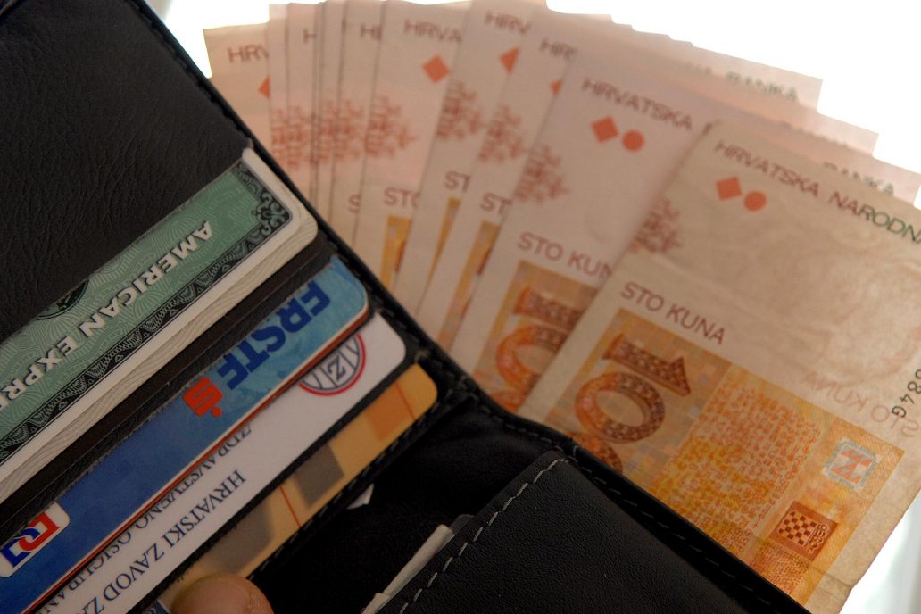 U Hrvatskoj sve više rastu gotovinski nenamjenski krediti, ljudi uglavnom bježe od onih s