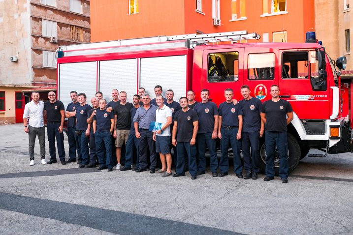 Pripadnici Armade, organizatora utakmice i članovi JVP Rijeka