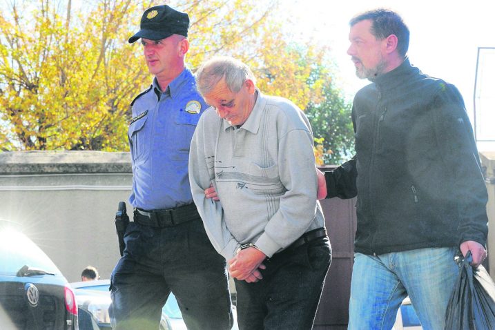 Policija privodi osumljičenog za ubojstvo Dragu Lešića / Foto Sergej Drechsler