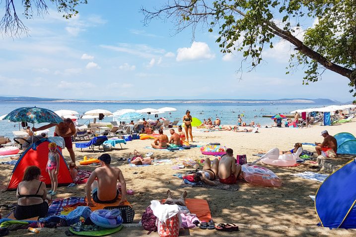 U Županiji tvrde da je postupak izdavanja koncesije za crikveničku plažu u režimu tajnosti