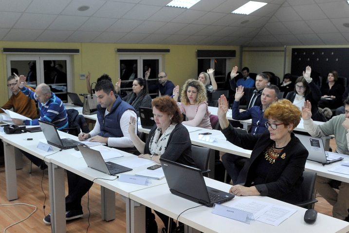 Dokument usvojen s devet glasova za  / Snimio Roni BRMALJ