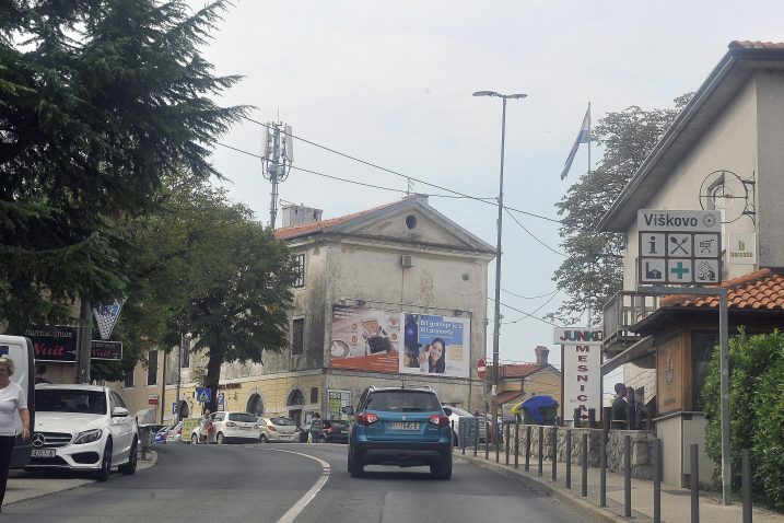 Zaustavljeni projekti nisu od jučer, poručuje HDZ / Foto Roni BRMALJ