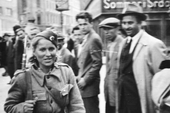 Zagrepčani dočekuju partizane koji ulaze u Zagreb, 8. svibnja 1945. godine / Foto Antifašistički Vjesnik