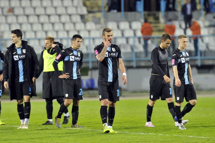 Igrači Rijeke su pognutih glava napustili stadion u Velikoj Gorici/D. KOVAČEVIĆ