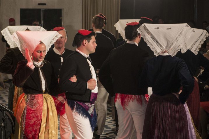 Paški tanac KUD-a Družina iz Paga   / Snimio Marin ANIČIĆ   Sva mjesta u hotelu Royal bila su popunjena
