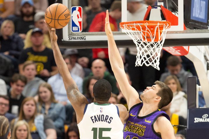 Derrick Favors (Utah) i Ivica Zubac (LA Lakers)/Foto REUTERS