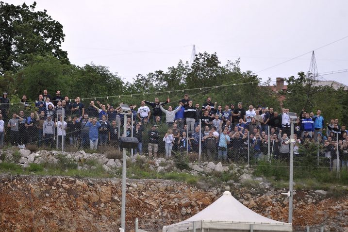 Ovako su navijači Rijeke gledali utakmicu protiv Osijeka/Foto R. BRMALJ