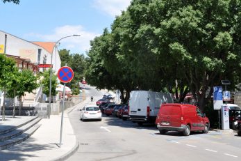 Izmijenjenim pravilima parkiranja u Ulici Stjepana Radića poboljšane su protočnost i sigurnost prometovanja / Snimio Mladen TRINAJSTIĆ