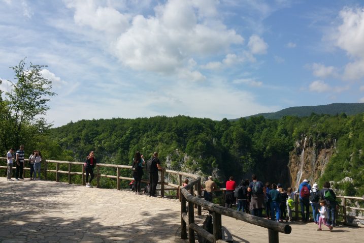 Na popularnom vidikovcu prema Velikom slapu opet se čuju strani jezici