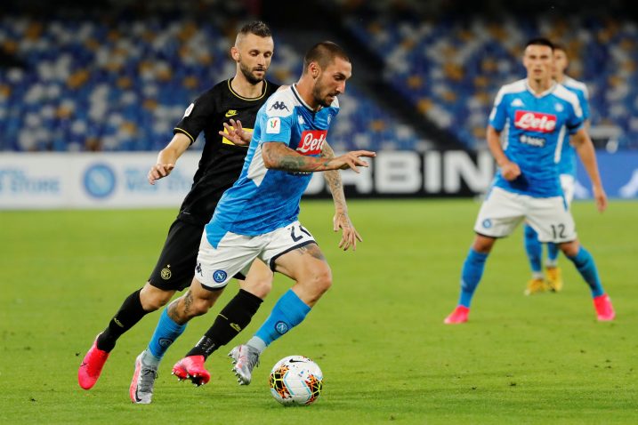 Matteo Politano (Napoli) i Marcelo Brozović (Inter)/Foto REUTERS