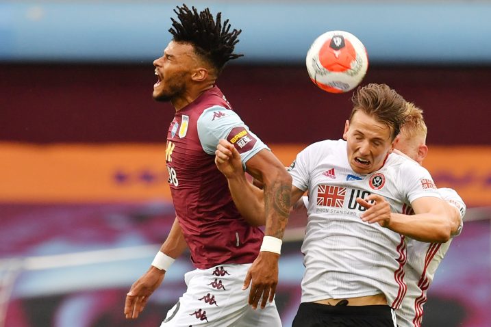 Tyrone Mings (Aston Villa) i Sander Berge (Sheffield United)/Foto REUTERS