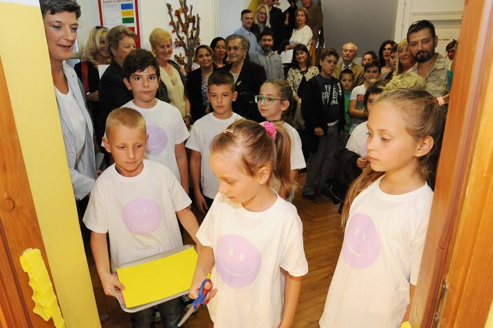 Najmlađi učenici, blizanci Lana i Luka Cuculić, otvorili izložbu / Snimio Sergej DRECHSLER