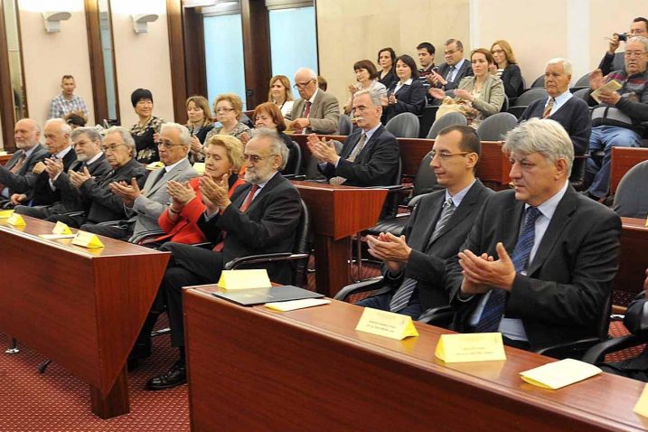 Svečana akademija u Vijećnici okupila je redovne i članove suradnike HAZU-a te predstavnike društveno-političke zajednice / Foto: I. TOMIĆ