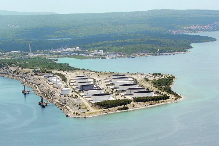 LNG terminal trebao bi se graditi u Omišlju  / Snimio Silvano JEŽINA / NL arhiva