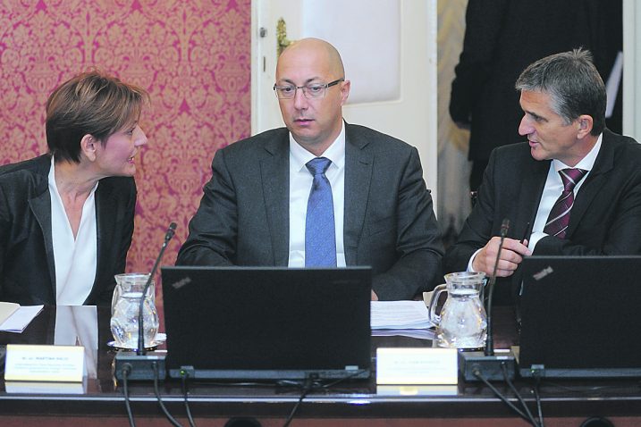 Trebalo je sačiniti liste zahtjeva i s jedne i s druge strane – Martina Dalić, Ivan Kovačić i Goran Marić / Foto D. JELINEK